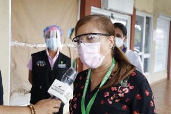 Elvia Lau, directora Nacional de Farmacia y Drogas del MINSA.