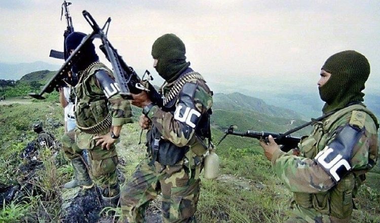 La guerrilla también propició la creación de otros grupos irregulares como las Autodefensas Unidas de Colombia (AUC) Archivo 