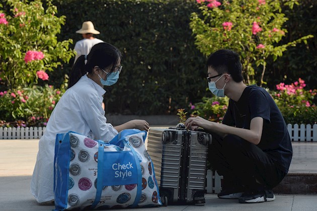 Las imágenes publicadas por los medios estatales muestran el transcurso tranquilo de la vida en la capital de la provincia centro-oriental de Hubei.