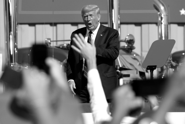 Donald Trump en un acto de su campaña de reelección presidencial. En las elecciones del 3 de noviembre, Estados Unidos se juega su democracia. Su resultado impactará al mundo como nunca antes. Foto: EFE.