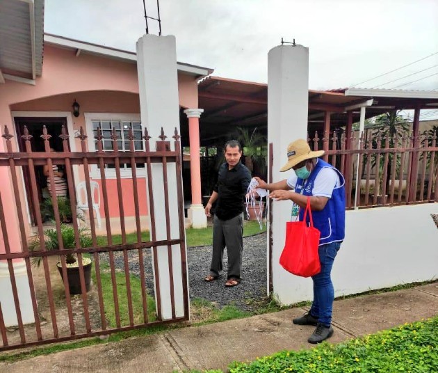 En los diferentes sectores el personal de salud sigue realizando las visitas casa por casa y realizando las pruebas de hisopado.