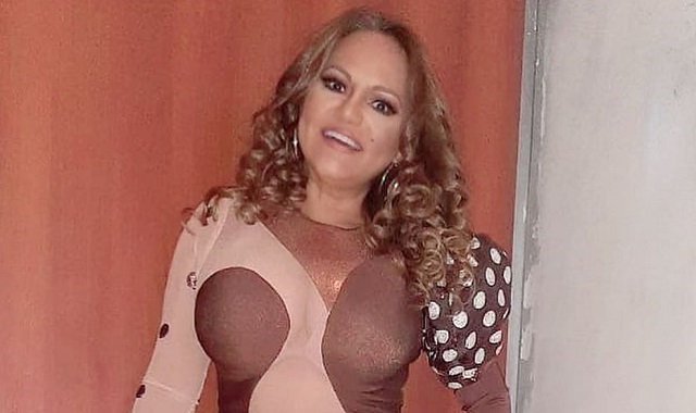 Sandra Sandoval mostró los artículos que tiene en su mesita de noche. Foto: Instagram