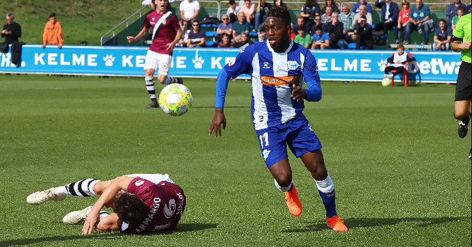 El panameño también fue uno de los jugadores que subió al primer equipo con Alavés en la pasada temporada y logró debutar ante Real Madrid en la primera división.