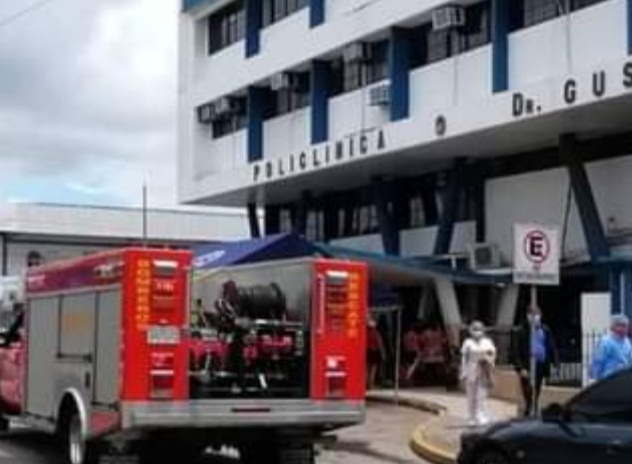 Policlínicas y hospitales fueron desalojados por la seguridad de pacientes y personal médico. Mayra Madrid.
