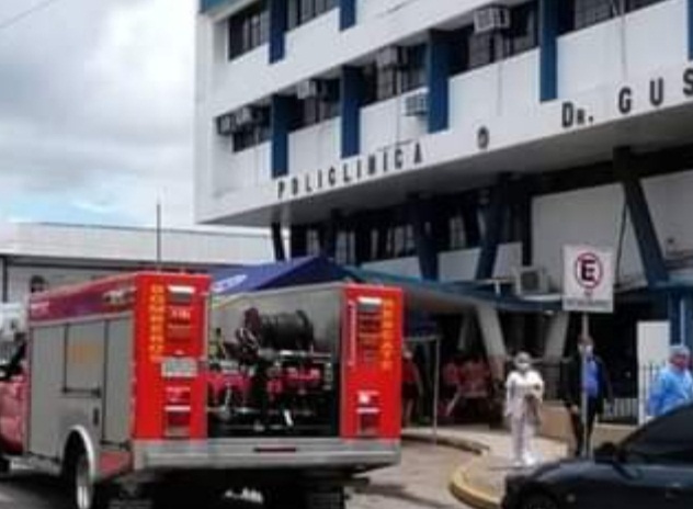 Policlínicas y hospitales fueron desalojados por la seguridad de pacientes y  personal médico. Mayra Madrid.