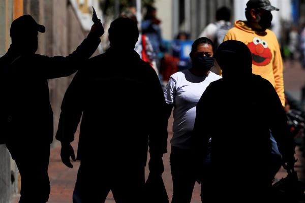 En Ecuador es tradicional velar el cuerpo del recién fallecido antes del enterramiento, lo que se suele realizar en las salas de los servicios funerarios, aunque hay quienes lo hacen en sus hogares. FOTO/EFE