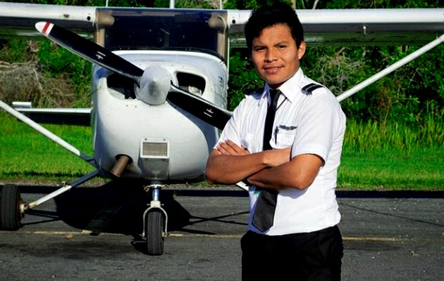 Luis Ángel Marcucci Bejerano, primero piloto de aviación oriundo de la comarca Ngäbe Buglé.