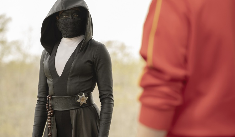 En una historia alternativa donde los vigilantes enmascarados son tratados como fuera de la ley. HBO