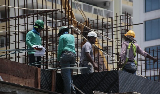 El sector de la construcción entre ellos: ingenieros, arquitectos, administradores de proyectos, contratistas podrán laborar desde hoy.