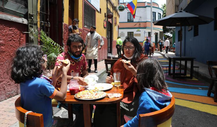 Las mujeres son las más afectadas en Colombia por el desempleo, producido por la pandemia por la COVID-19. EFE