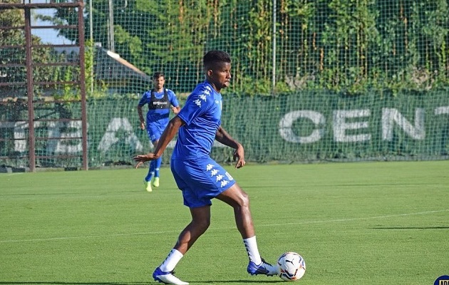 Fidel Escobar no jugará ante el Mirandés.