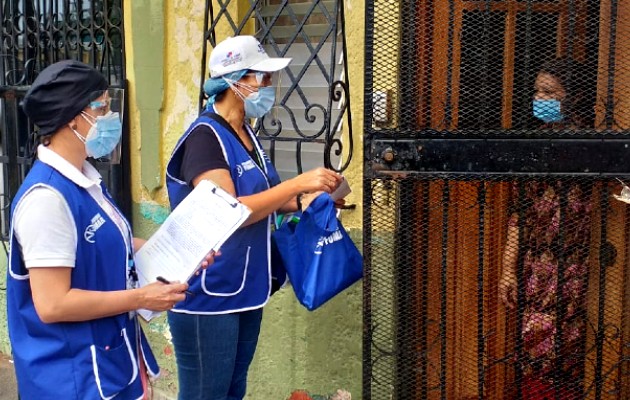 El Equipo Unificado de Trazabilidad del Centro de Salud de Pueblo Nuevo visitó a pacientes con #COVID19 para entregarles el kit #ProtégetePanamá. Foto Cortesía