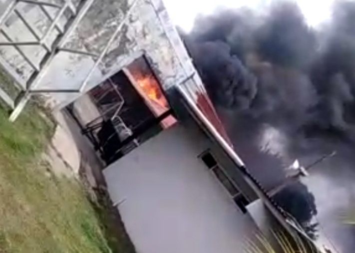 El incendio ocurrió en el área del depósito de la estación policial.