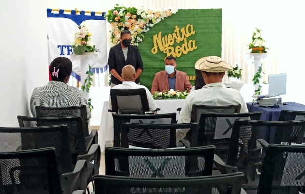 Bodas civiles en la sede del Tribunal Electoral en Panamá Norte.