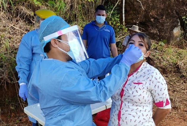 Los equipos de Trazabilidad y de Respuesta Rápida de Las Minas estuvieron en la comunidad Río Negro. Foto cortesía Minsa