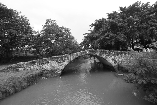 Puente del Rey, obra representativa de la época colonial, empleada como ruta de acceso a la ciudad. Comunicaba con el Camino Real y cruzaba el antiguo Río Gallinero, hoy Río Abajo. Foto: Epasa.