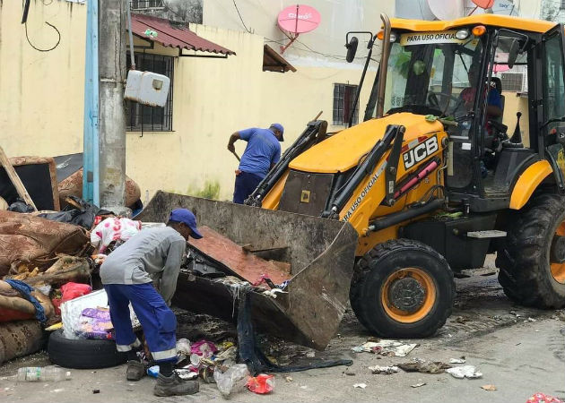 Los usuarios prefieren pagar el agua dejando morosa la recolección de la basura. Fotos: Diómedes Sánchez. 