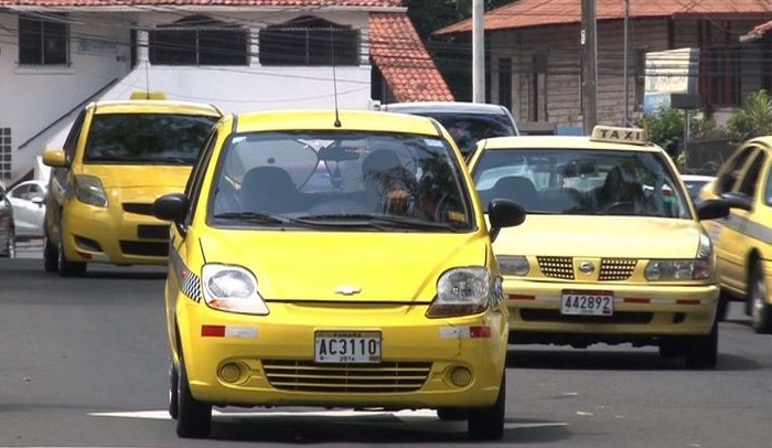 La pandemia sigue golpeando económicamente al transporte selectivo. 