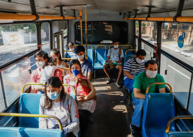 La lámpara Care 22 tiene potencial para desinfectar espacios con mucha gente como el transporte público. Fotos: Archivo/Ilustrativa. 