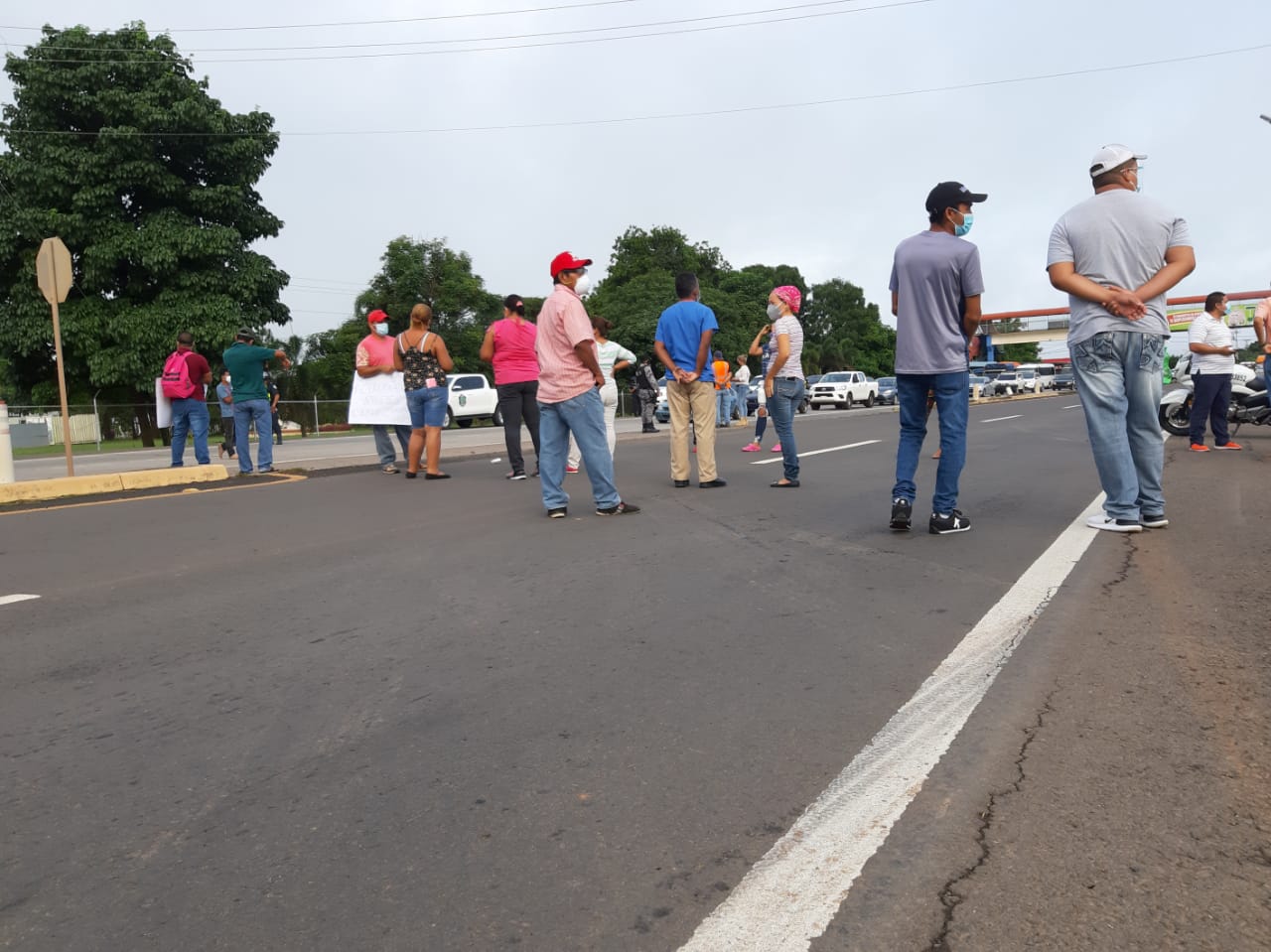 Los manifestantes precisan que la situación es de incertidumbre de cuando se traspasen las calles al estado es decir al Ministerio de Obras Públicas, porque las promotoras tendrán que cumplir primero con las exigencias que se tiene en esta materia.