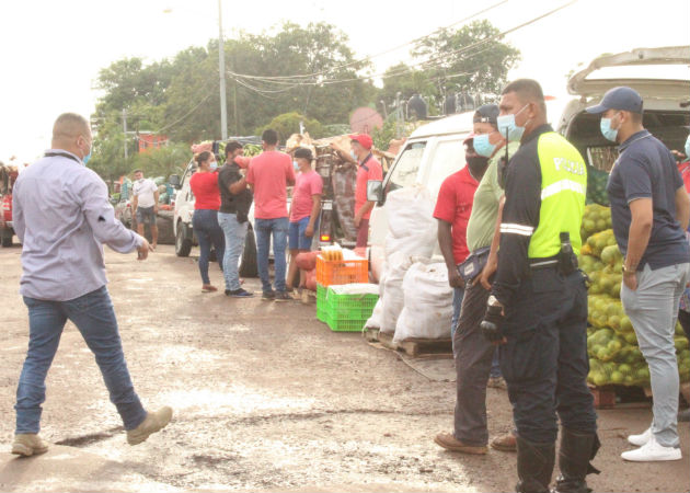 Estas personas informales habían invadido la servidumbre pública. Foto. Eric A. Montenegro.