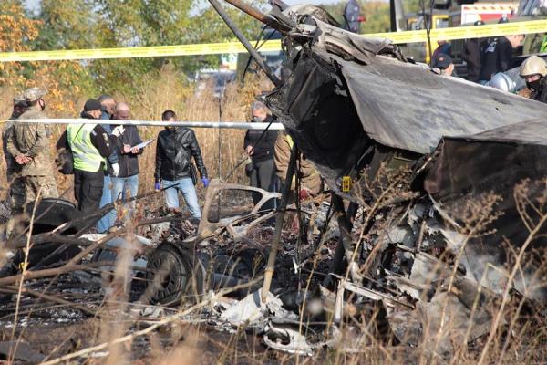 El avión fue fabricado en 1977 y el viernes hizo varios despegues y aterrizajes, por lo que inicialmente todo marchó acorde con el plan de entrenamiento. FOTO/EFE