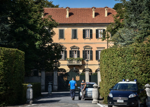 Vista de "Villa San Martino", residencia de Silvio Berlusconi en Arcore, noreste de Milán, Italia, donde cumple con el aislamiento social. Foto: EFE.