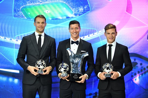 El portero Manuel Neuer (izq.)  Lewandowski (cent) y Kimmich. Foto: EFE