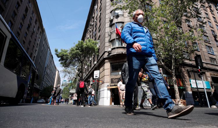 El PIB chileno se contrajo en el segundo trimestre un 14.1%. EFE
