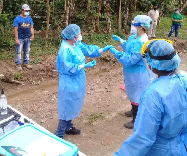 En Penonomé los equipos de respuesta rápida siguen trabajando en las comunidades rurales y se trasladaron a Palmilla, corregimiento de Chiguirí Arriba, para realizar pruebas.