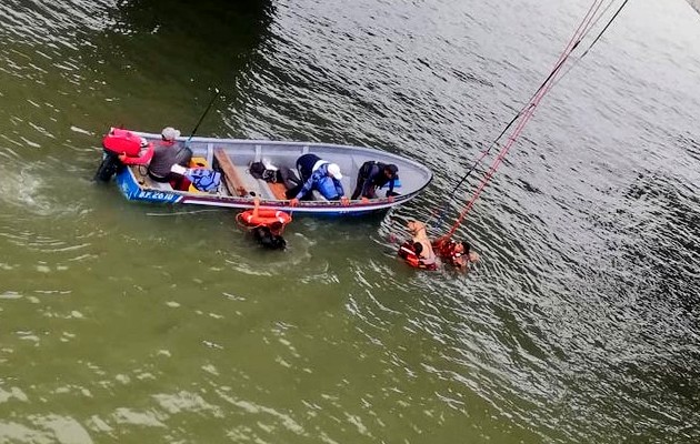 Rescate en el tramo marino de la Cinta Costera 3. Foto: Bomberos Panamá