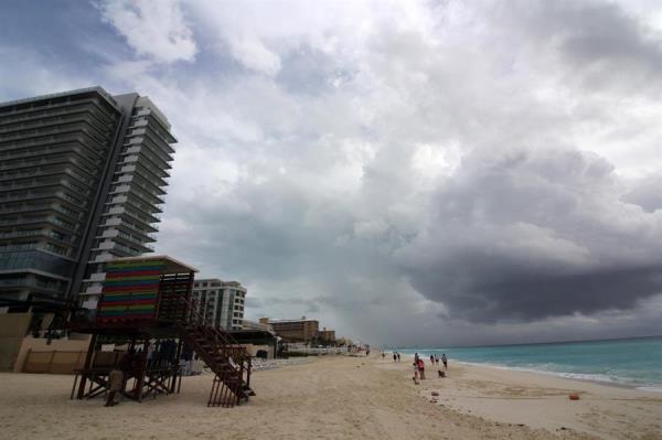 La tormenta podría  impactar contra la costa de Yucatán a lo largo de este sábado y se sitúe sobre la costa norte de esta península mexicana el domingo. FOTO/EFE