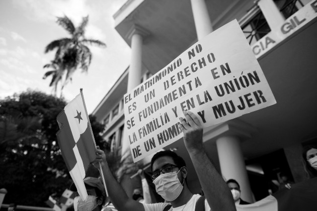 Las leyes concernientes a las relaciones de familia y todo aquello que se desprenda de dichas relaciones, siguen al ciudadano donde quiera que se encuentre. Foto: EFE