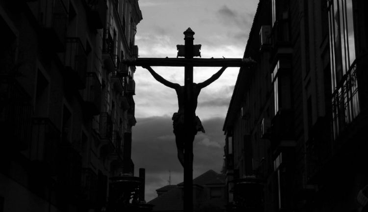 Llegó Cristo rey y, muriendo en la cruz, consiguió desterrar el poder del mal y el castigo eterno. Foto: Archivo.