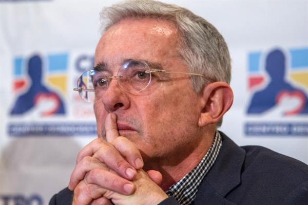 Álvaro Uribe estaba en detención domiciliaria desde el pasado 4 de agosto por un caso de presunto fraude procesal y soborno a testigos. FOTO/EFE