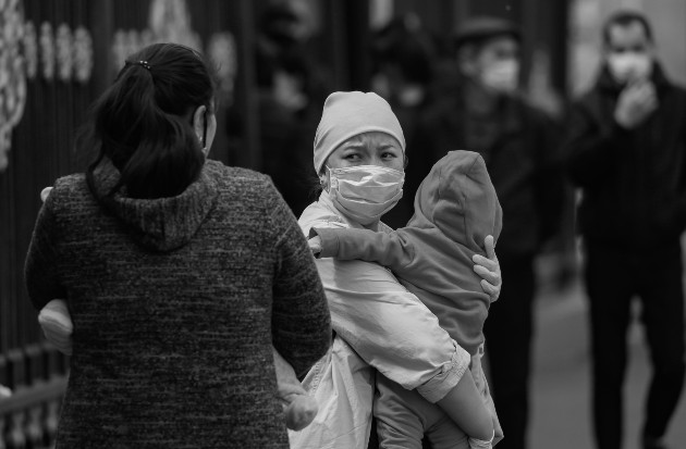 Se vislumbra una caída de la cantidad de hijos entre la población urbana durante la etapa pospandemia, producto de la informalidad de la ocupación. Foto: EFE.