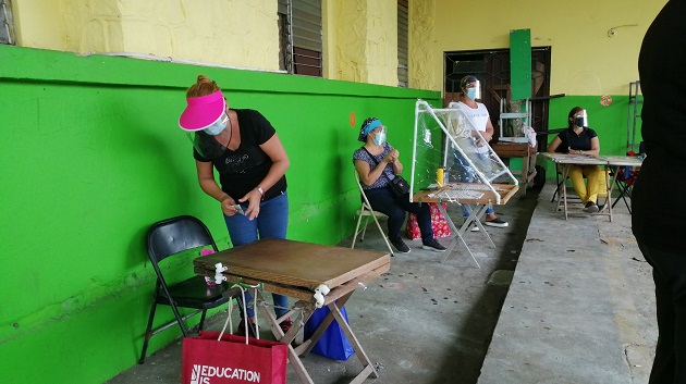 En el distrito de La Chorrera en donde se concentran 1,195 billeteros, estos han debido confeccionar mamparas y otros dispositivos para su protección. FOTO/ERIC MONTENEGRO