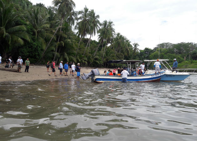 Los heridos fueron traslados en una lancha rápida hasta Puerto Mutis. Foto: Melquíades Vásquez. 