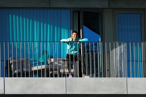 Cristiano Ronaldo seguirá su aislamiento por dar positivo a la COVID-19. Foto:EFE