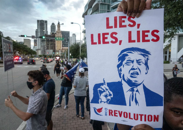 Seguidores de Joe Biden también salieron a las calles de Miami. Foto: EFE.