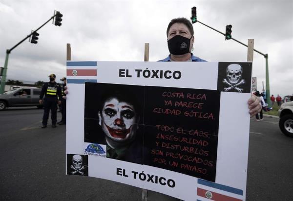 El Gobierno interpuso una demanda penal contra los organizadores de las protestas, entre ellos el exdiputado y excandidato presidencial José Miguel Corrales, y el exdiputado Célimo Guido, por los presuntos delitos de asociación ilícita, instigación pública, obstrucción de vía pública, entorpecimiento de servicios públicos, motín, atentado, incendio o explosión. FOTO/EFE