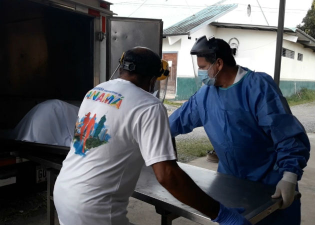 El cuerpo de menor fue trasladado a la morgue judicial en el distrito de David. Foto: Mayra Madrid.