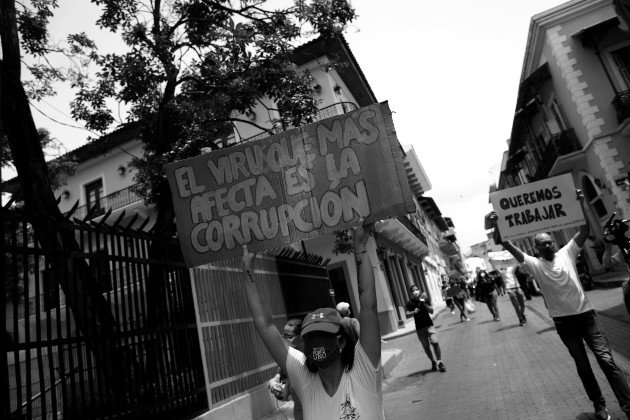 El Grito de los Excluidos viene a recordarnos cada año que la lucha continúa, y que va pasando de generación a generación. Foto: EFE.