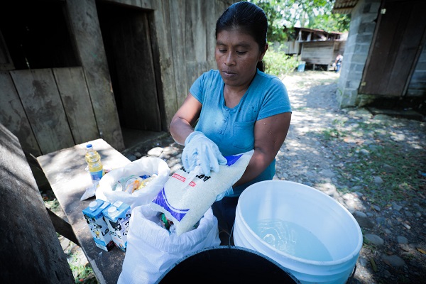 Distribución de alimentos en la comarca Ngäbe Buglé