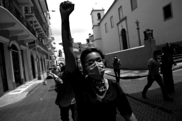 La política no es un monopolio de la vida pública, sino una parte íntima y constante de toda sociedad que procure la observancia de la paz y la negociación entre sus asociados. Foto: EFE.