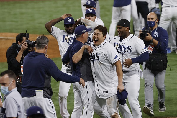 Jugadores de Tampa Bay festeja el título de la Liga Americana. Foto:EFE