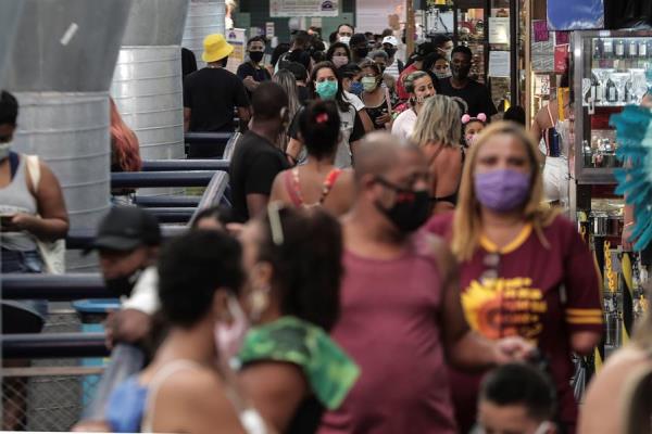 Brasil alcanzó el lunes 19 de octubre un total de 154.176 fallecidos por coronavirus y 5.250.727 casos confirmados por esta enfermedad. Foto EFE 