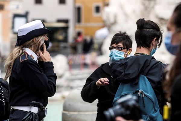 De noche la gente solo podrá abandonar sus casas por motivos de salud, laborales o emergencias, los mismos que se aplicaron durante el confinamiento general de la pasada primavera. Foto: EFE