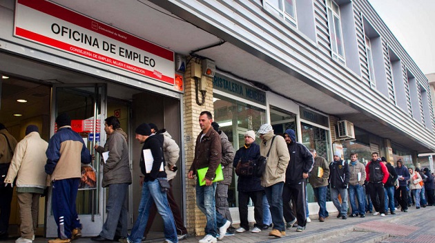 Con una nueva ola epidémica, el PIB podría verse recortado en otros 2-3 puntos porcentuales en 2021. EFE