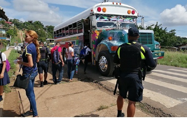 Canatra rechaza el proyecto de ley 229, dijo Franco, ya que tiene entre sus objetivos regular el servicio de transporte y que le permita a las plataformas brindar el servicio, colectivo, selectivo o de turismo.